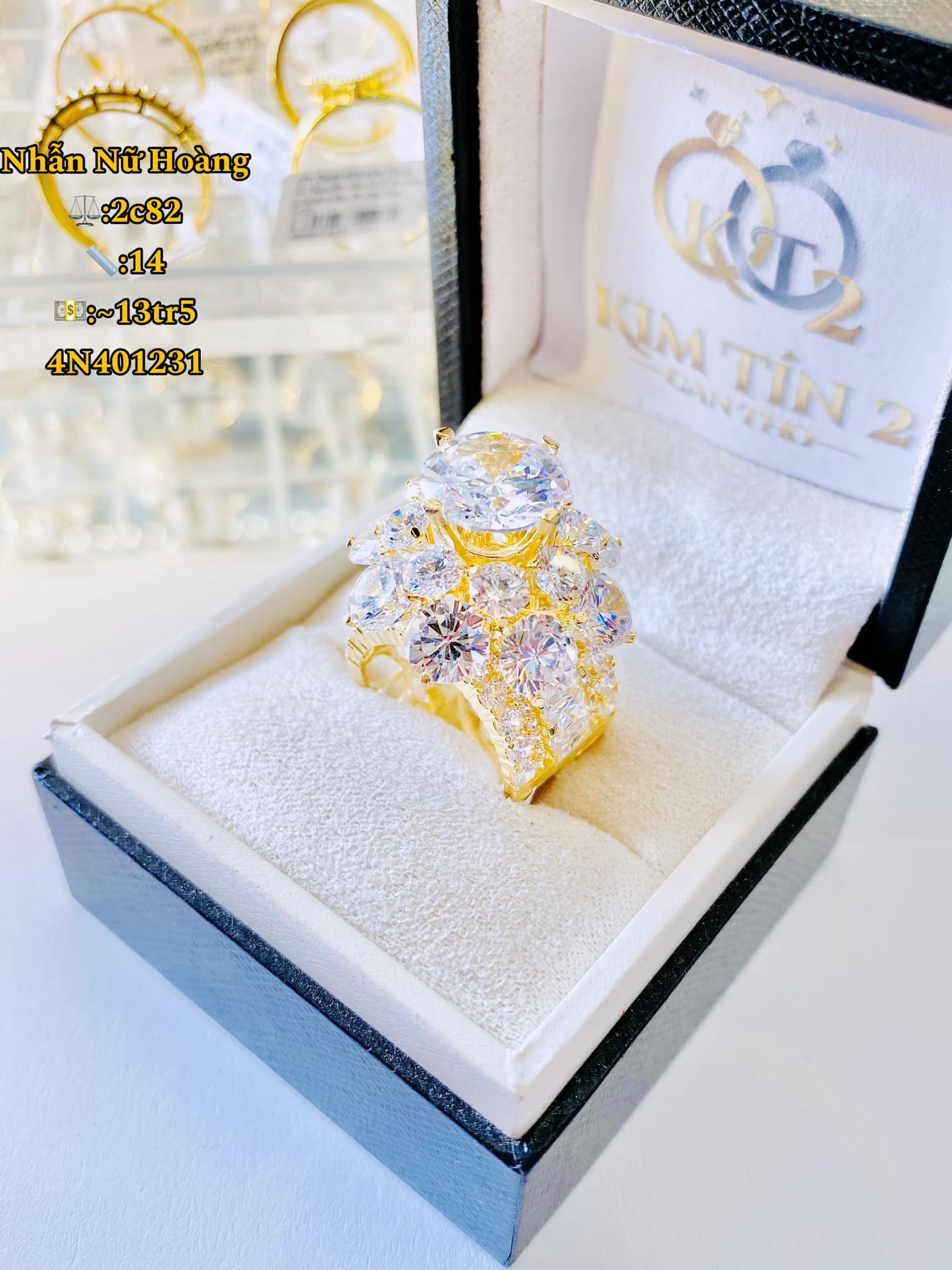 nhẫn nữ hoàng đá trắng